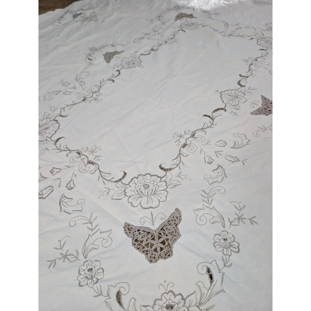 Vintage Embroidered‎ Scalloped Edge Cotton Ivory Tablecloth Oval 65